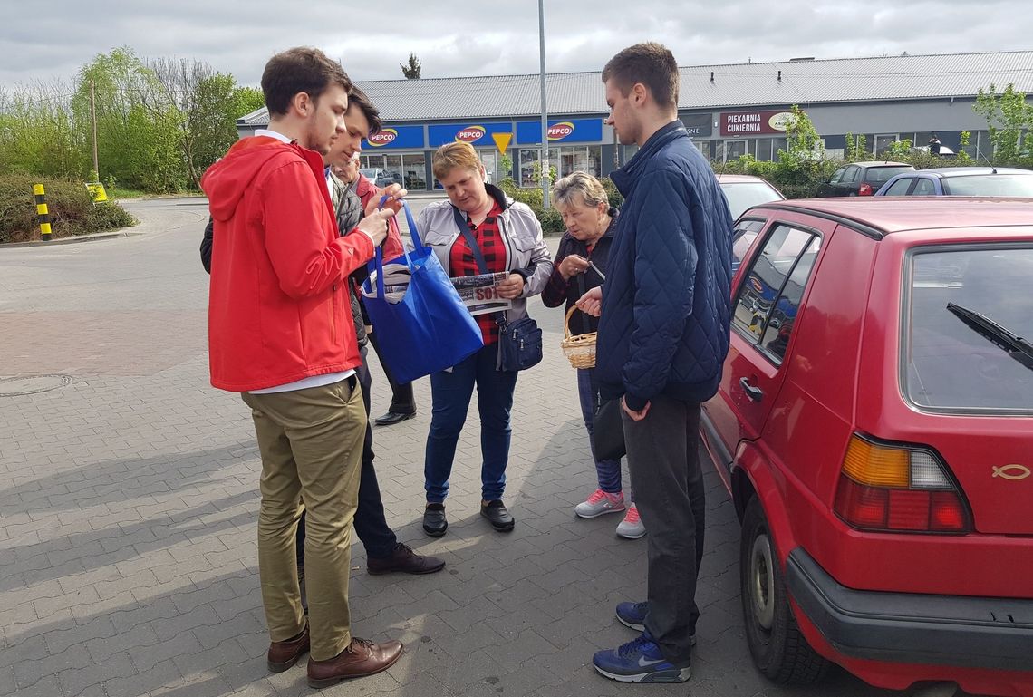 BrudzińskiBus przyjechał do Chojny, a nad jeziorem spotkał… morsy