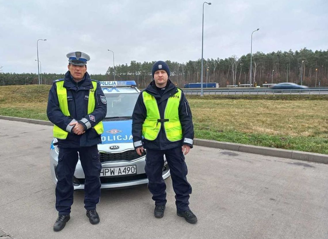 Chojeńscy policjanci eskortowali 9-miesięczne dziecko do szpitala