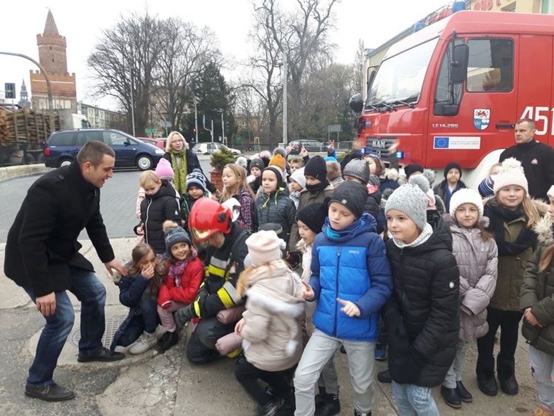 Chojeńskie maluchy w Operze i u Strażaków