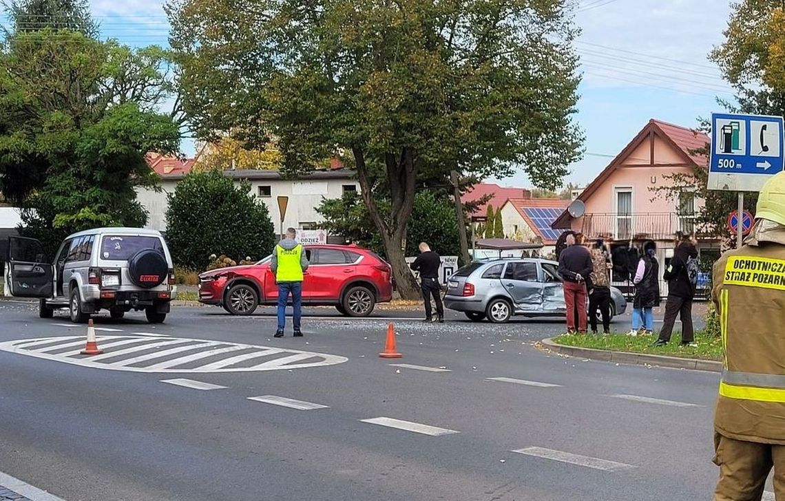 Chojna. Zderzenie trzech aut na skrzyżowaniu [FOTO]