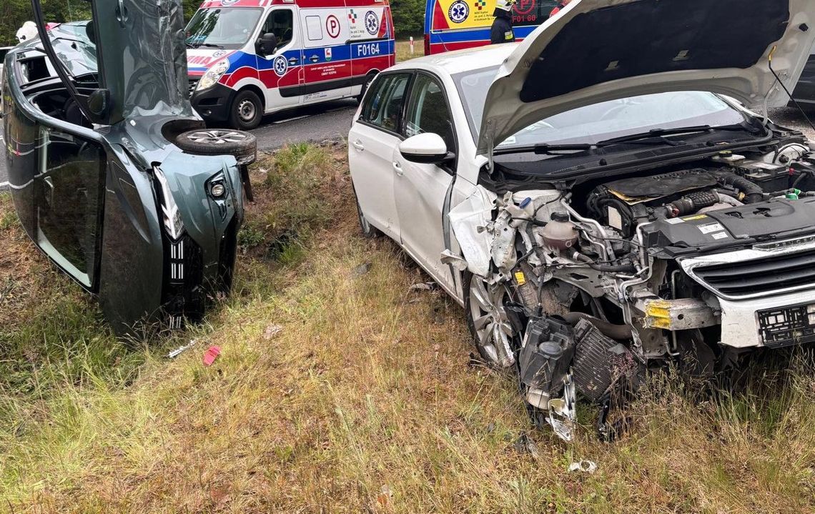 Wypadek w Chojnie. Czołowe zderzenie na Willowej po niedostosowaniu prędkości przez 34-latka