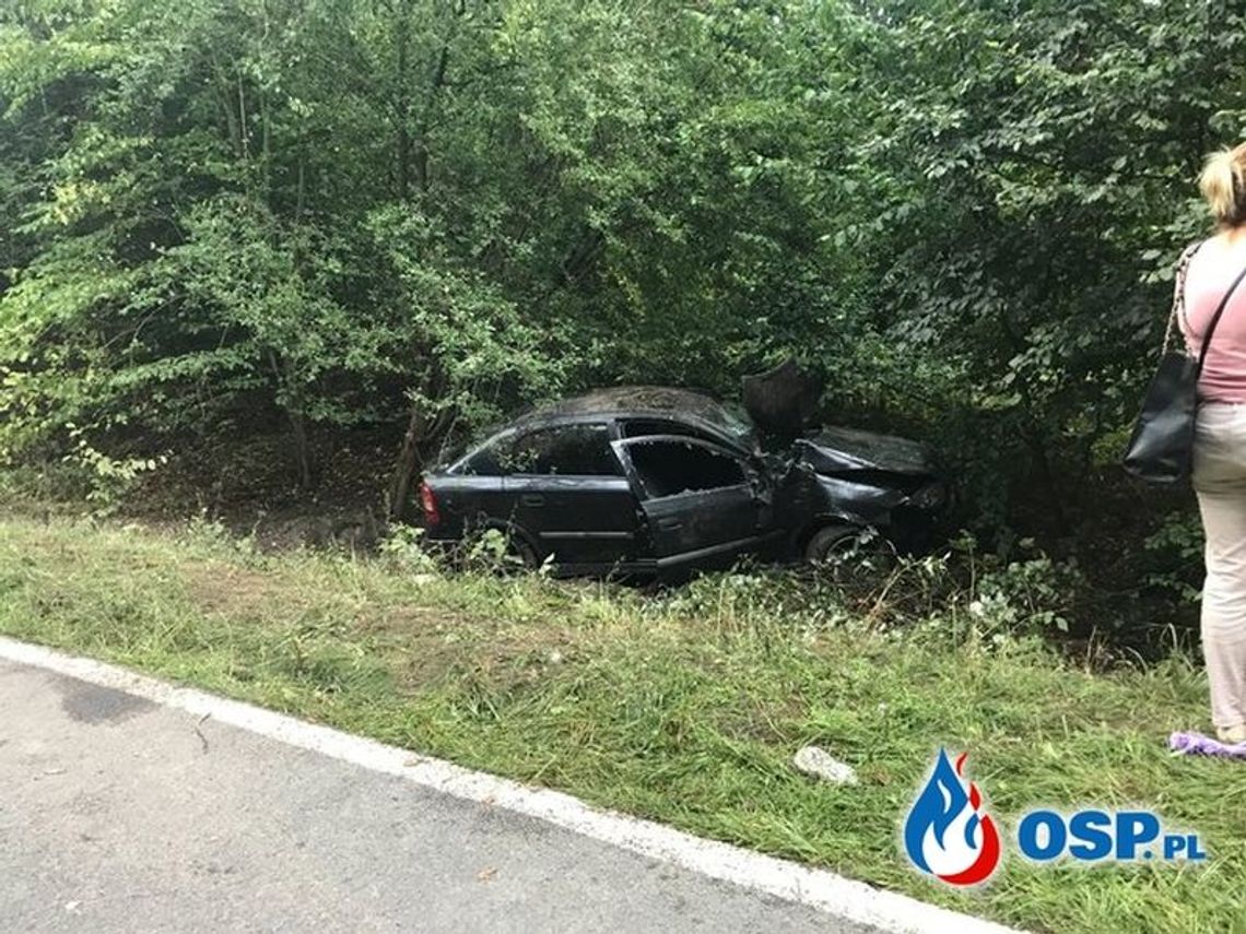 Dachowało auto. Po ranną osobę przyleciał śmigłowiec