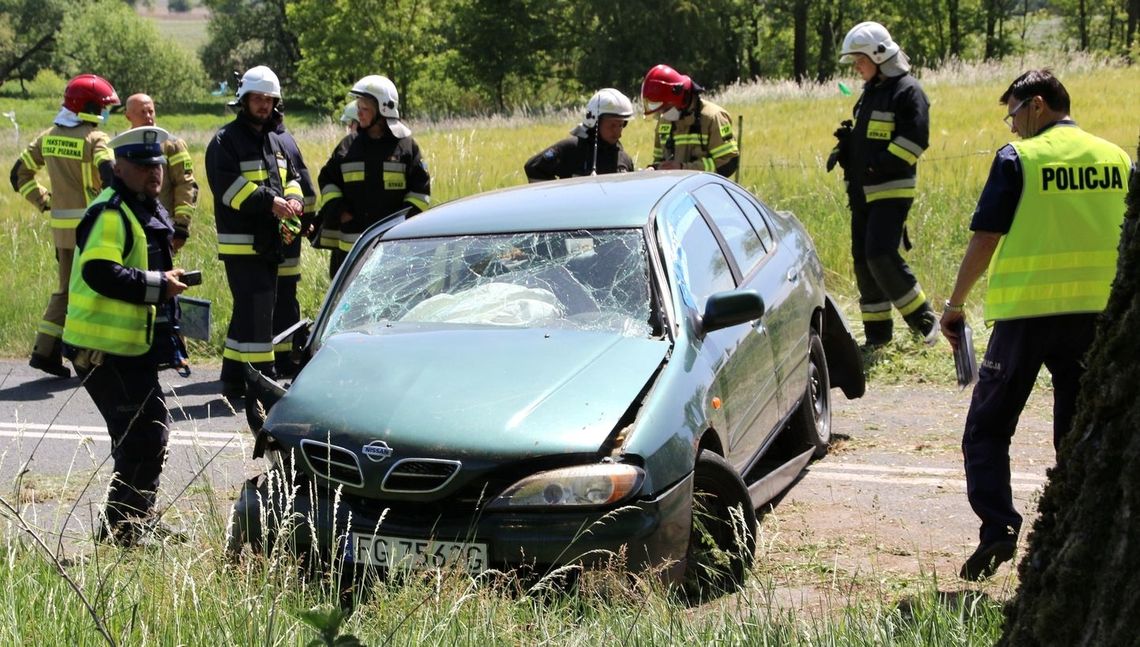 Dwóch uczestników wypadku poszkodowanych