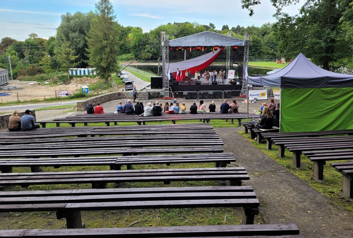 Frekwencyjna klapa. Pieniądze wyrzucone w błoto