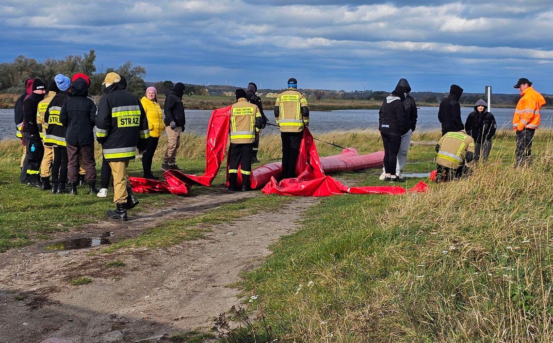 Gmina Cedynia wzmacnia odporność. Strażacy i mieszkańcy ćwiczyli scenariusz powodzi i blackoutu Gmina Cedynia wzmacnia odporność. Strażacy i mieszkańcy ćwiczyli scenariusz powodzi i blackoutu