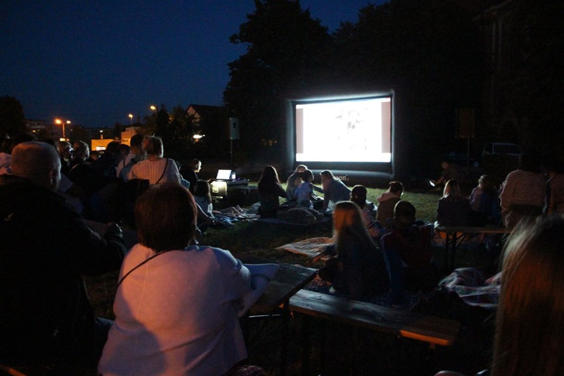 Kino na na plaży. Obejrzyj "Kogel Mogel 3"