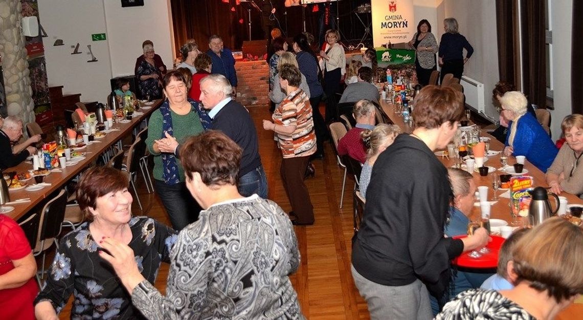 Koncert i występ kabaretu z okazji Dnia Kobiet