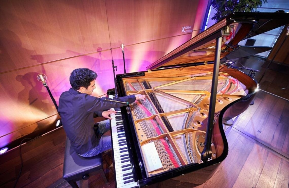 Koncert w Sali u Kinala w Czachowie. Zagra Aeham Ahmad, czyli Pianista z Yarmouk