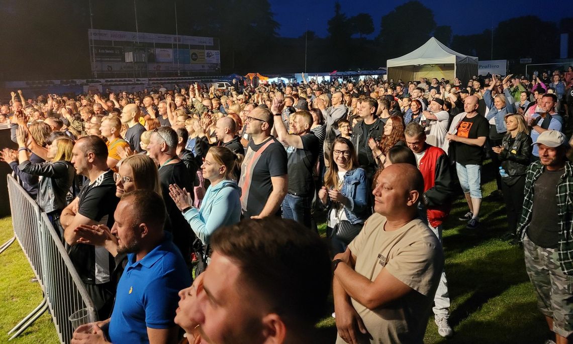 KULT zagrał w Chojnie. Charytatywny koncert na Festiwalu TKP MIŁEK 2023 [FOTO, WIDEO]