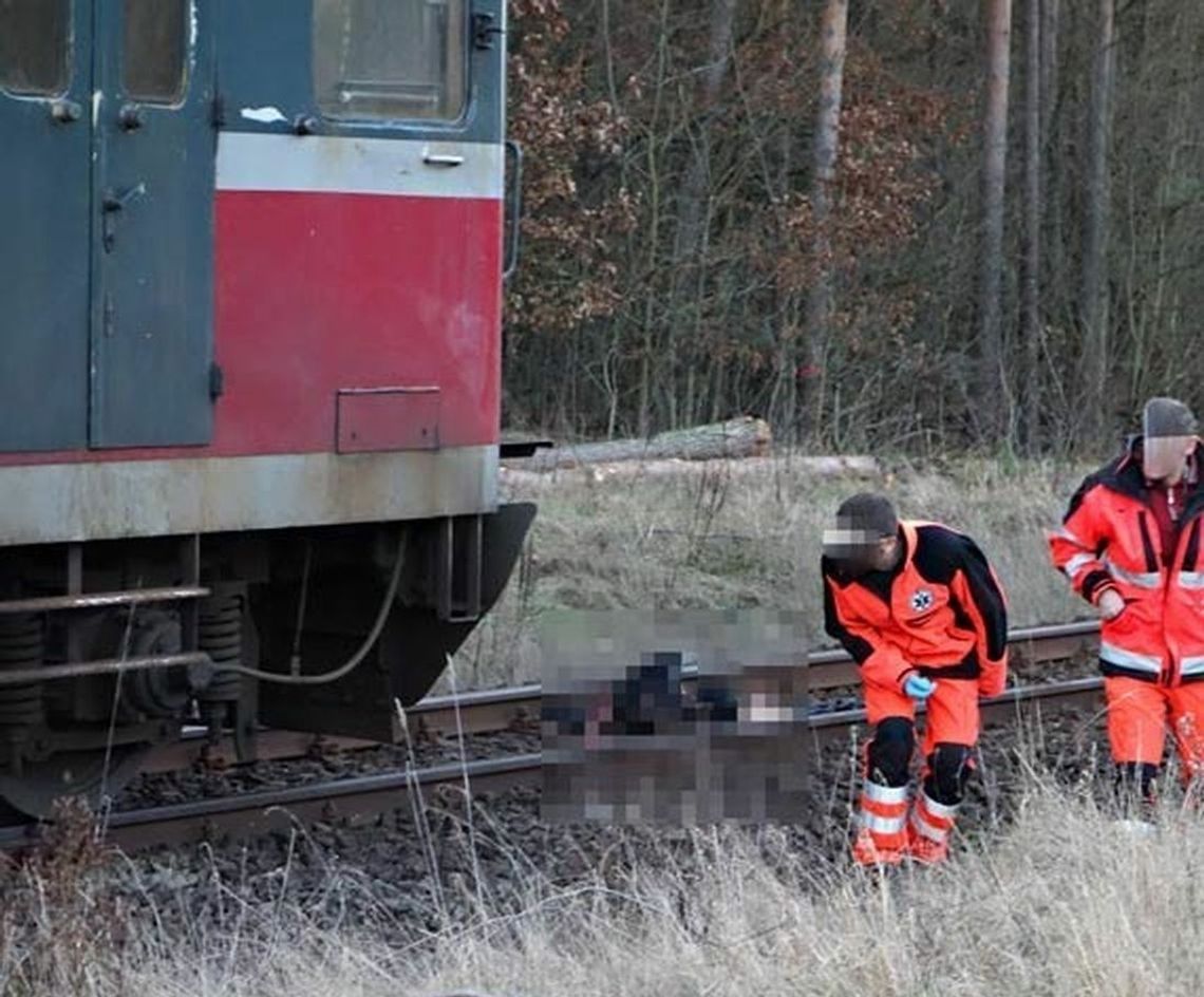 Maszynistę pociągu znaleziono przy torach. Nie żył