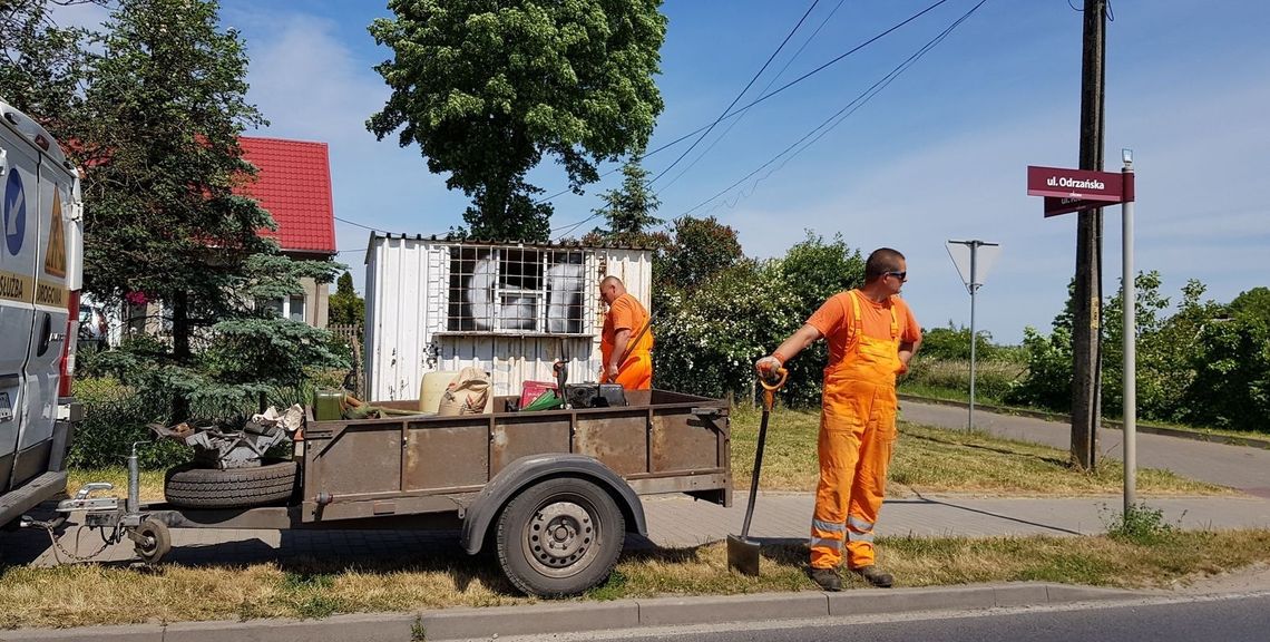Naprawiają uliczne ławki