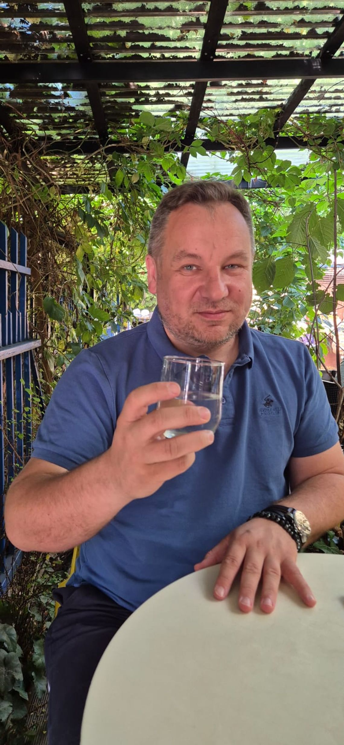 W takie upały warto się nawadnianiu. Polecamy kranówkę!
