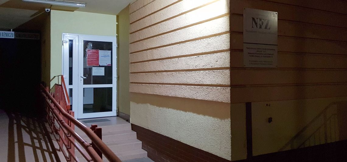 Personel medyczny zamknięty w przychodni w Chojnie. Na zabranie pacjenta z podejrzeniem koronawirusa czekali 5 godzin 