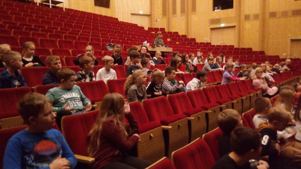 Piękna i Bestia - uczniowie w teatrze w Schwedt