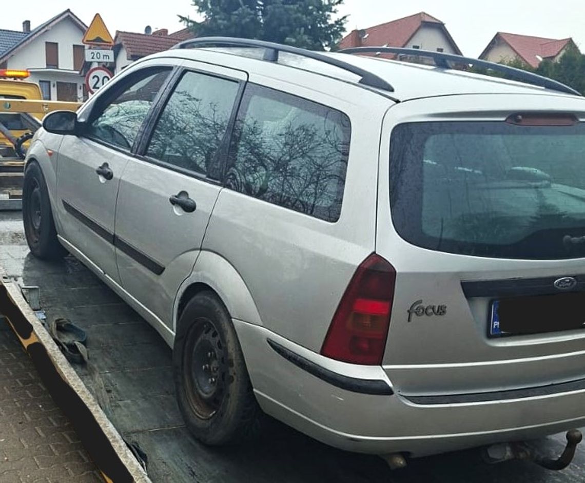 Pilarz i ford na czerwonym świetle Pilarz i ford na czerwonym świetle