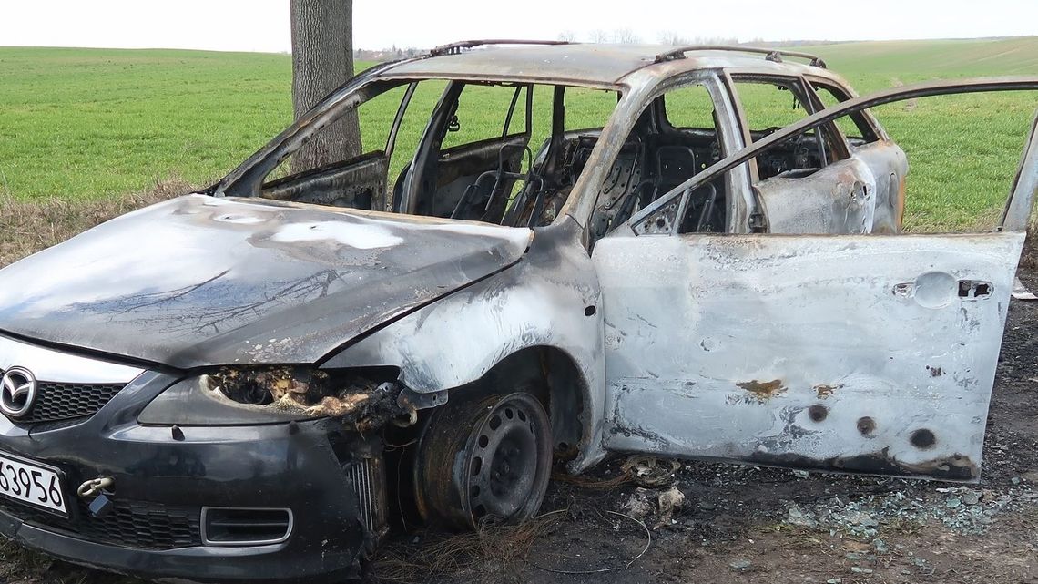 Policja w Chojnie prowadzi dochodzenie w sprawie spalonego samochodu