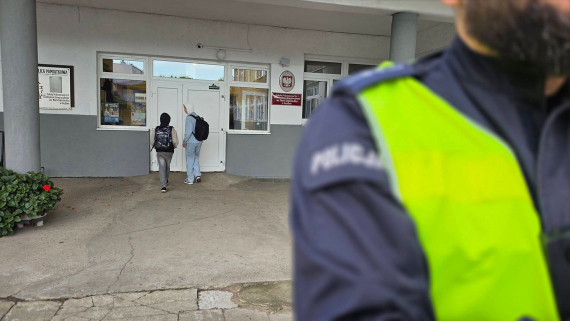 Policja w kraju i powiecie gryfińskim wzmacnia działania po ostatnich atakach nożowników w szkołach Policja w kraju i powiecie gryfińskim wzmacnia działania po ostatnich atakach nożowników w szkołach