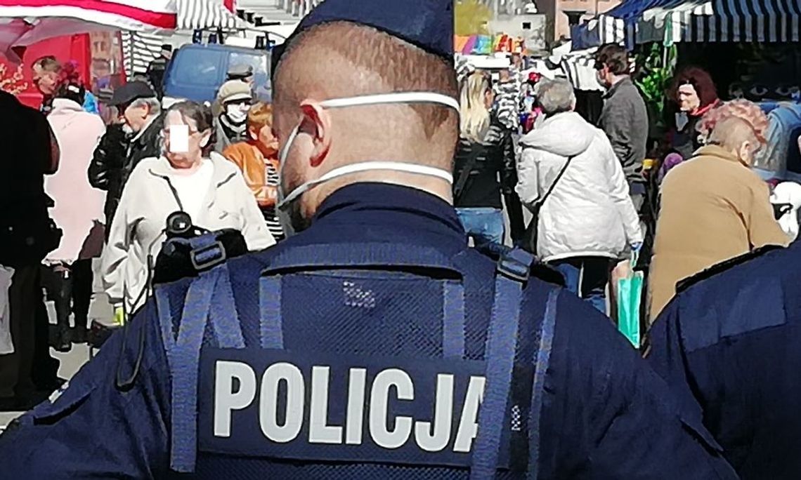 Policjanci wpadli na rynek w Osinowie