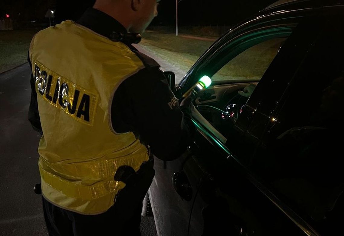 Nocny akcja w Lubiechowie. 23-latek zatrzymany przez policję za jazdę pod wpływem środków