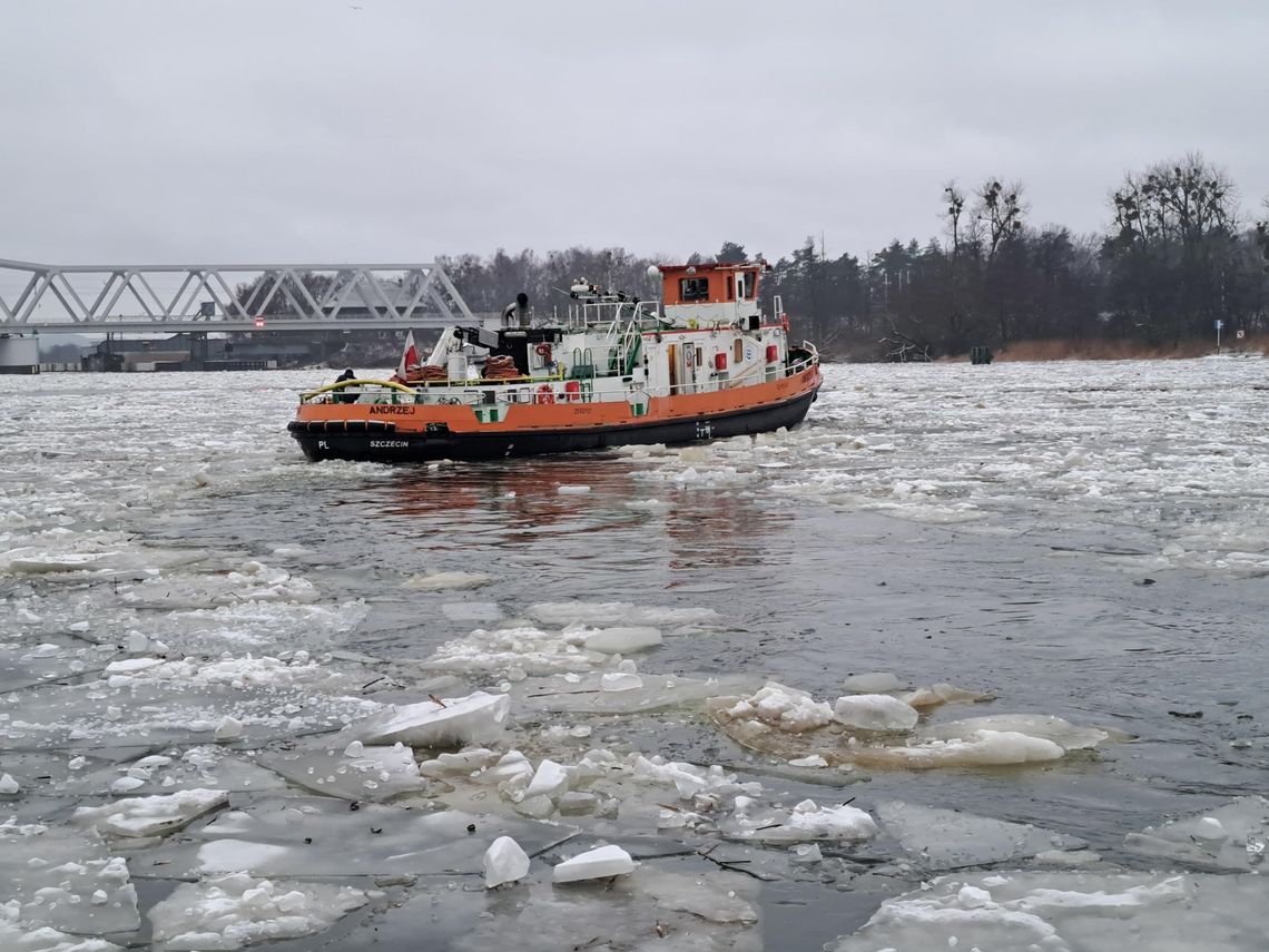 Ponownie rusza akcja łamania lodu na Odrze i Regalicy