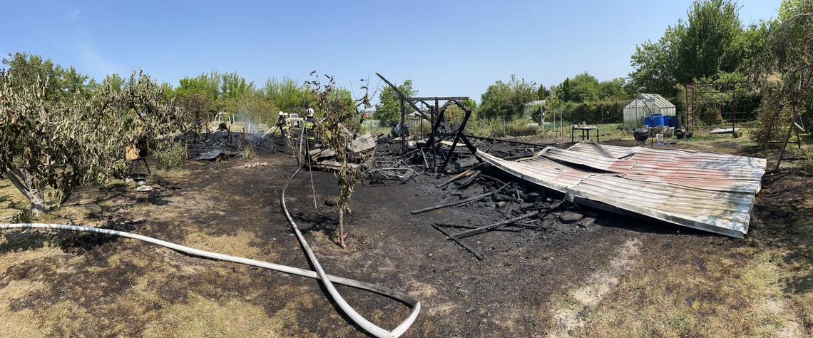 Pożar na terenie ogródków działkowych przy osiedlu Lotnisko w Chojnie