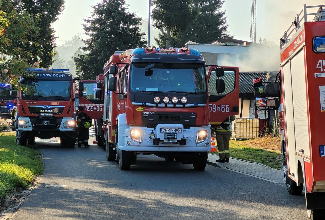 Pożar wybuchł w garażu w Cedyni [FOTO]