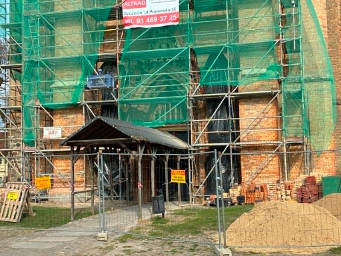 Prace konserwatorskie przy architektonicznych detalach Kościoła Mariackiego w Chojnie Prace konserwatorskie przy architektonicznych detalach Kościoła Mariackiego w Chojnie