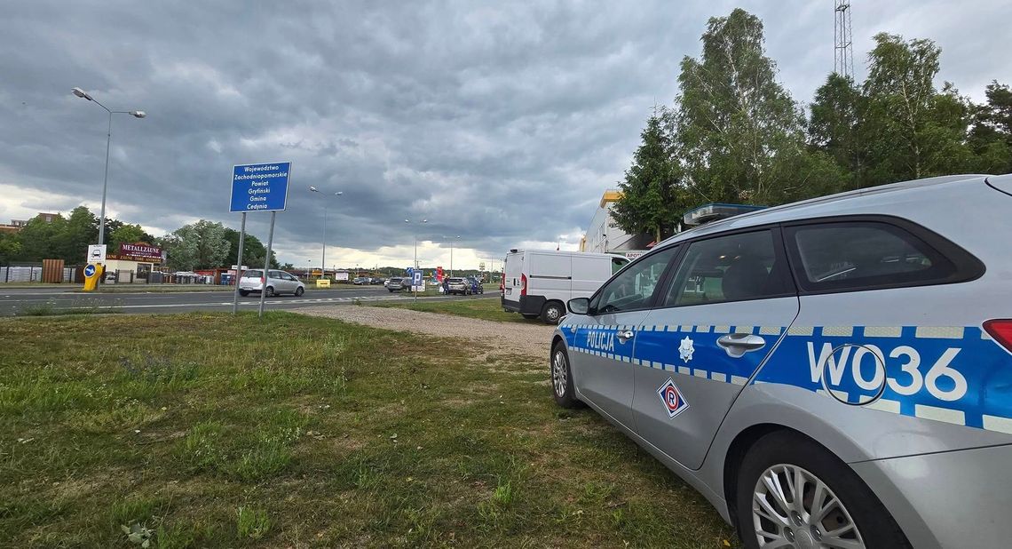 Przejścia graniczne patrolowane są przez policjantów i straż graniczną