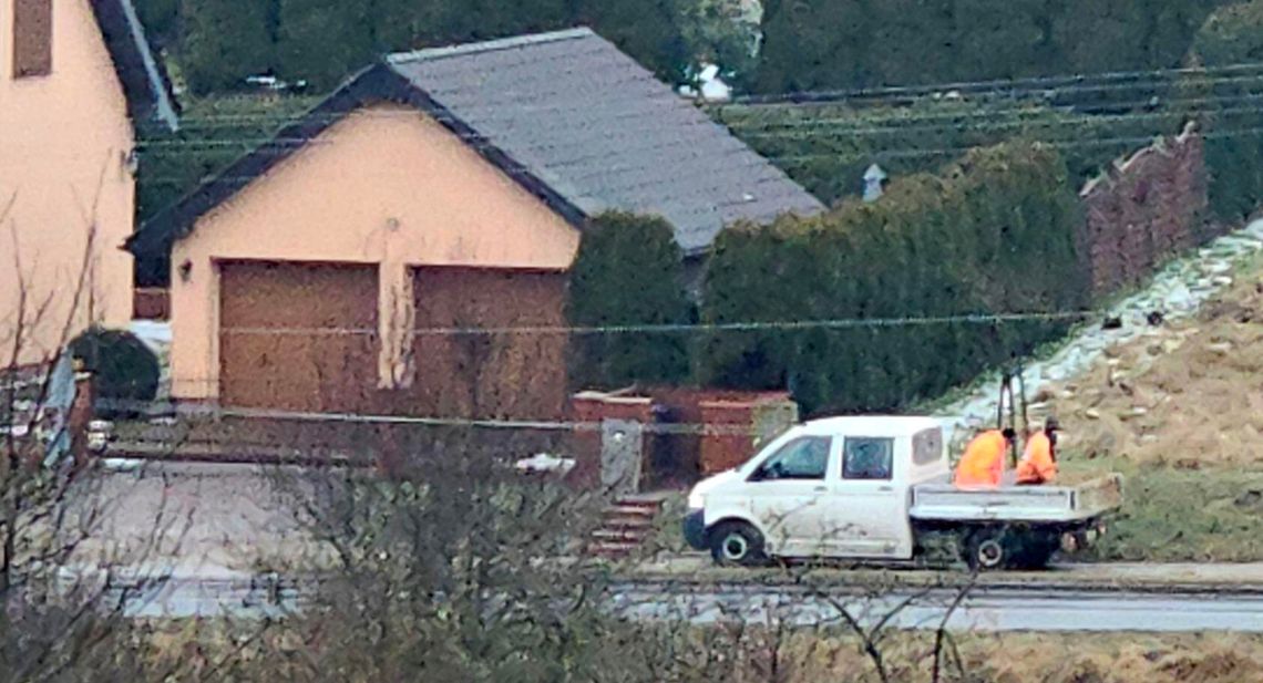 Rano lód uwięził mieszkańców w domach, a na ratunek ZGKiM. Eksperci radzą, jak uniknąć urazu