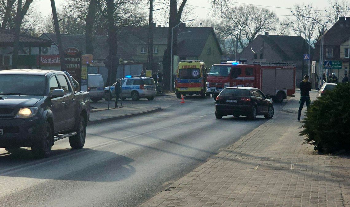 Rowerzysta pod kołami samochodu. Miał lądować helikopter