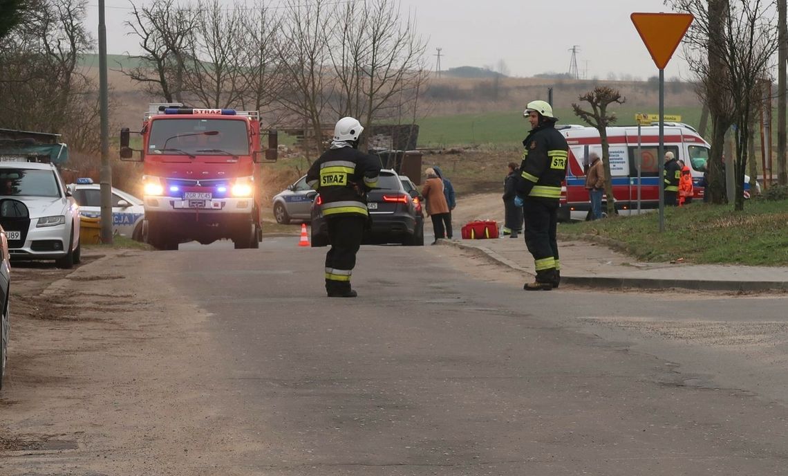 Rowerzysta z urazem głowy w szpitalu. Policja podaje wstępne ustalenia dotyczące wypadku 