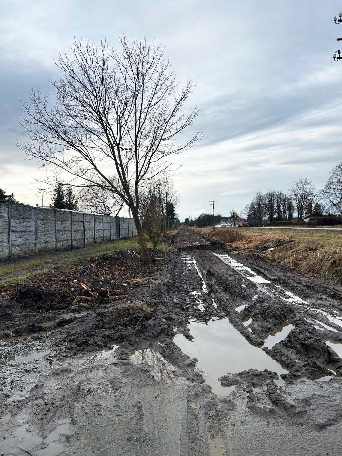 Rozpoczęcie prac przy budowie ścieżki rowerowej z Góralic w kierunku miejscowości Rów Rozpoczęcie prac przy budowie ścieżki rowerowej z Góralic w kierunku miejscowości Rów