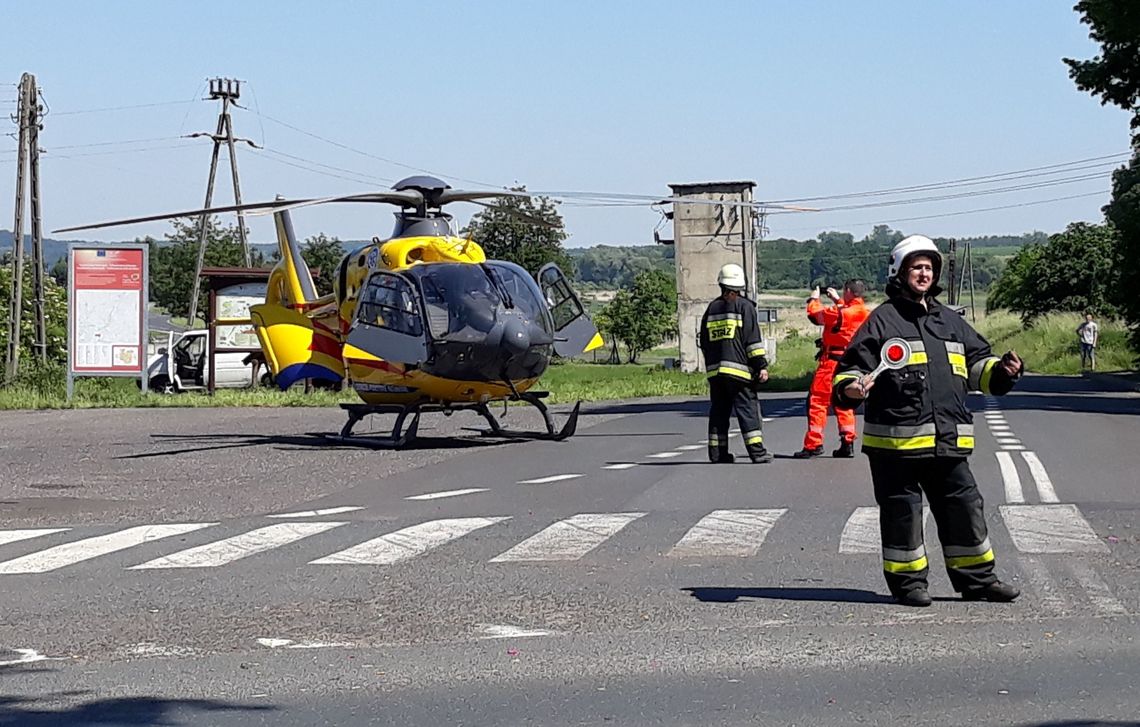 Śmigłowiec LPR wylądował na przystanku autobusowym