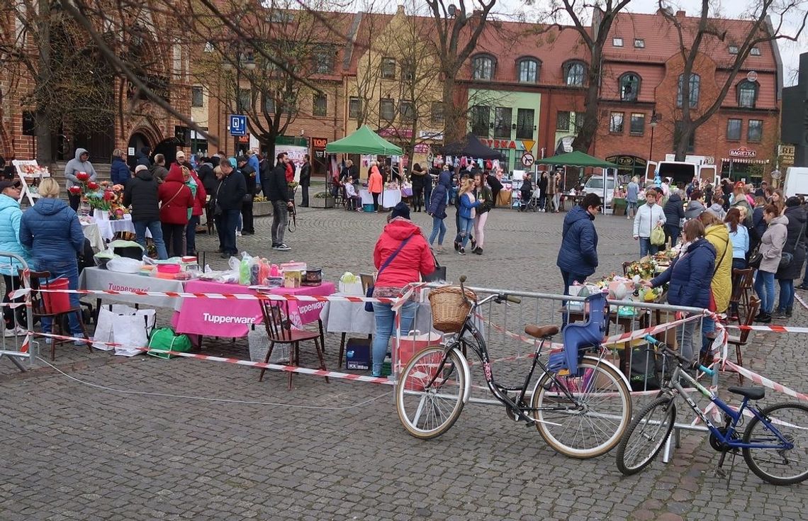 Sporo stoisk, ale mało klientów