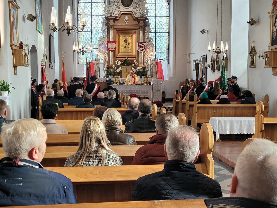 Święto Niepodległości rozpoczęli od uczestnictwa w mszy św. [ZDJĘCIA]