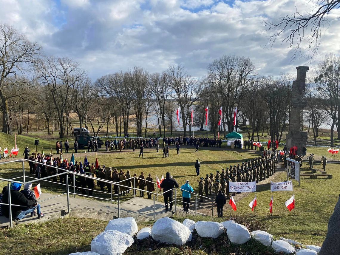 Uczcili 78. rocznicę wkopania w Czelinie pierwszego słupa granicznego na Odrze [FOTO]