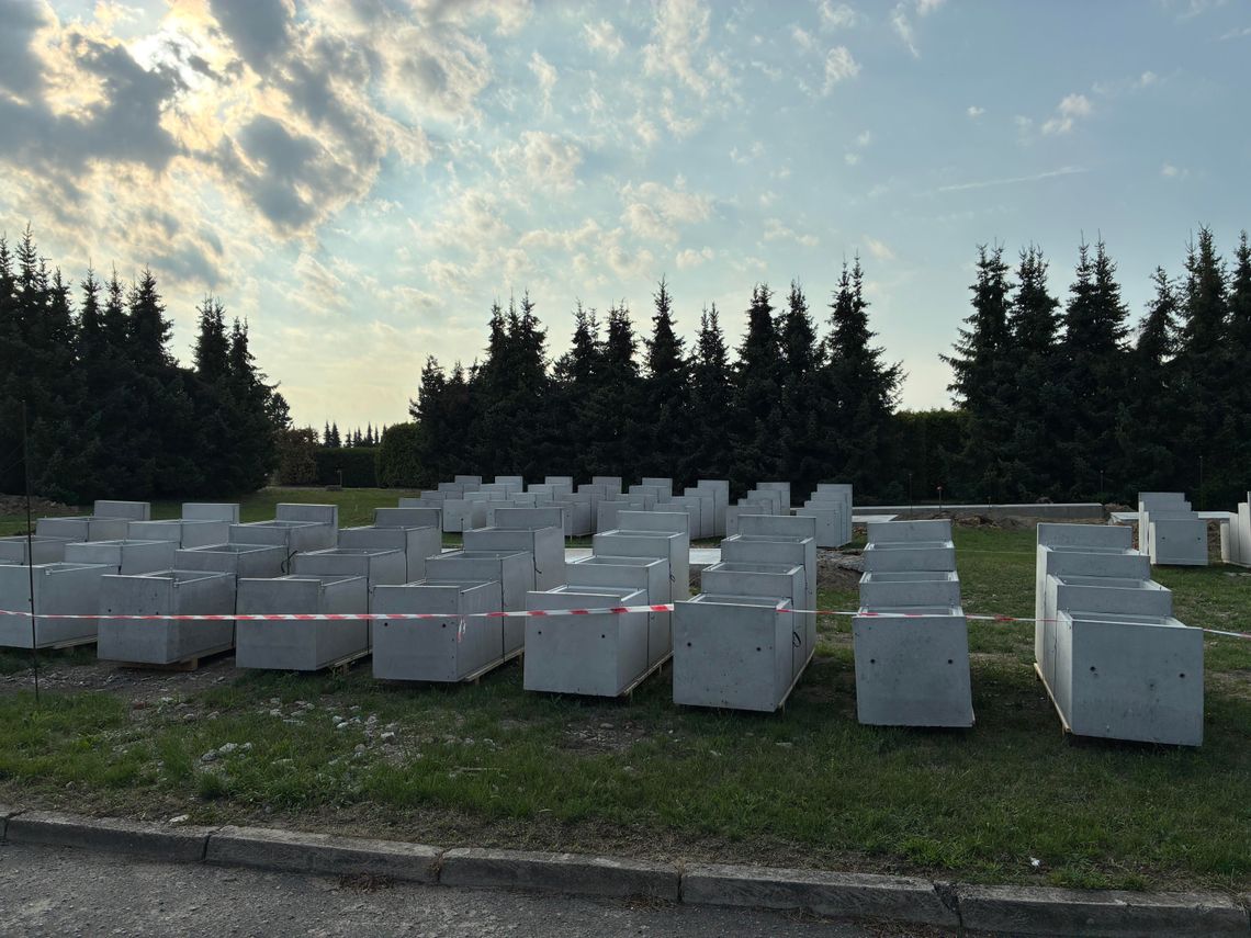 W Chojnie trwają prace przy budowie kolumbarium [FOTO]