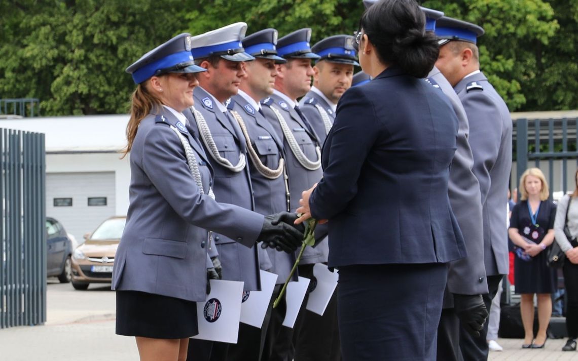 W Święto Policji nagrody i awanse [ZDJĘCIA]