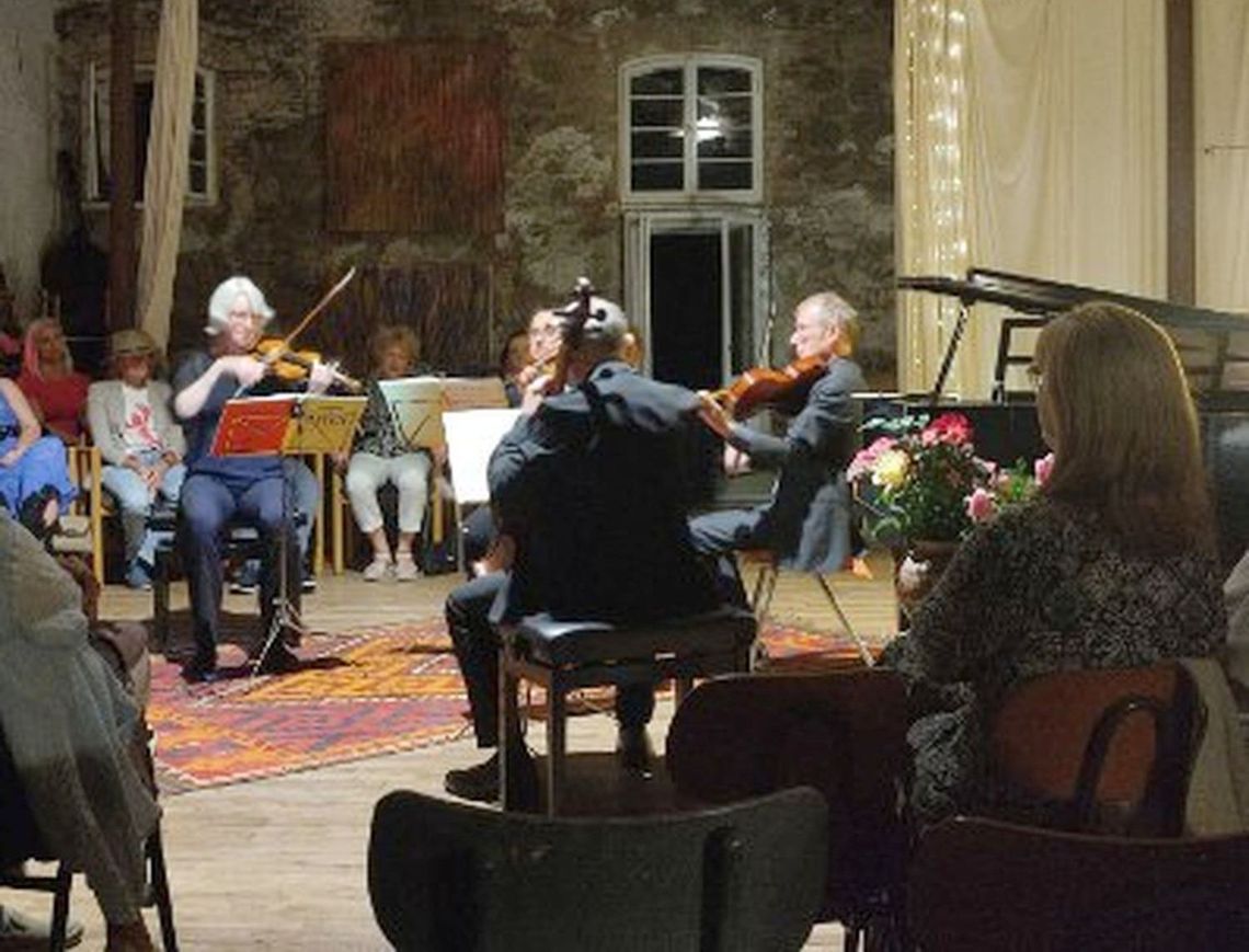 Wyjątkowy koncert w Sali u Kinala. Michael Winker i Przyjaciele zachwycili słuchaczy Wyjątkowy koncert w Sali u Kinala. Michael Winker i Przyjaciele zachwycili słuchaczy