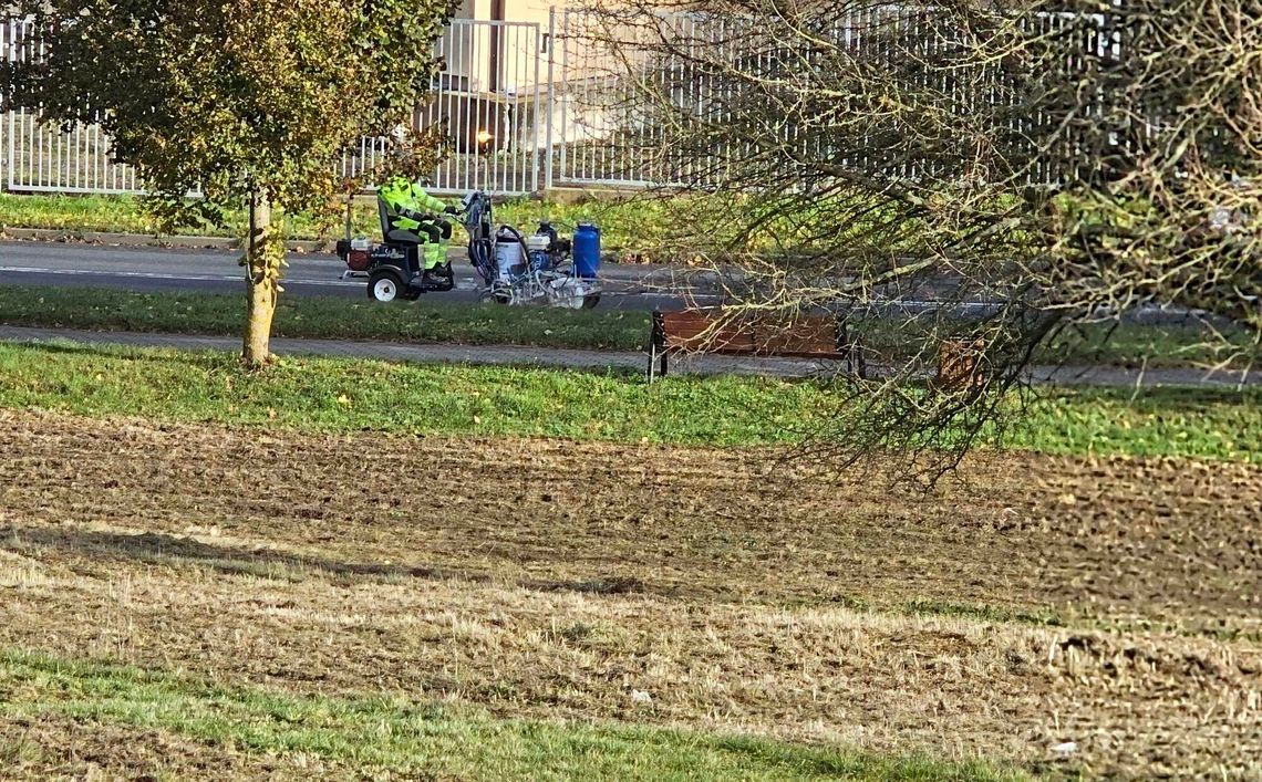 Wymalowali nowe znaki na drodze