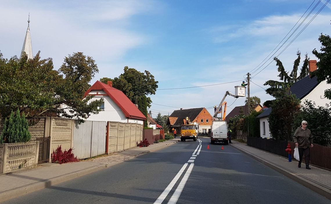 Wymienili słup uszkodzony podczas wypadku