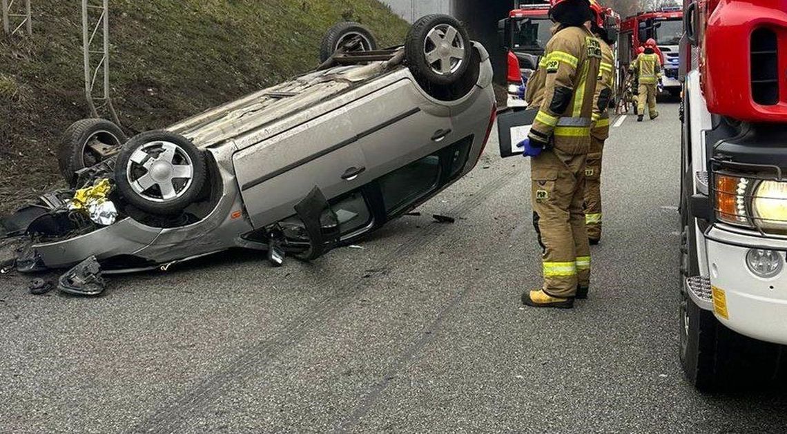 Wypadek między Chojną a Godkowem. Czym grozi „ścięcie” zakrętu i ucieczka z miejsca zdarzenia Wypadek między Chojną a Godkowem. Czym grozi „ścięcie” zakrętu i ucieczka z miejsca zdarzenia