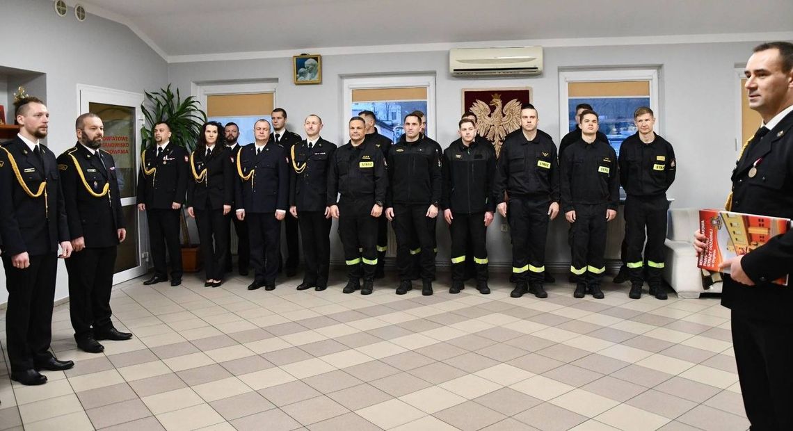 Wyróżnili strażaków. Awanse na wyższe stopnie