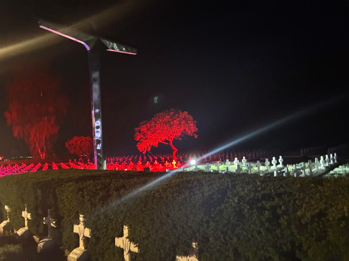 "Znicz dla Bohatera" – wspomnienie, które łączy pokolenia "Znicz dla Bohatera" – wspomnienie, które łączy pokolenia